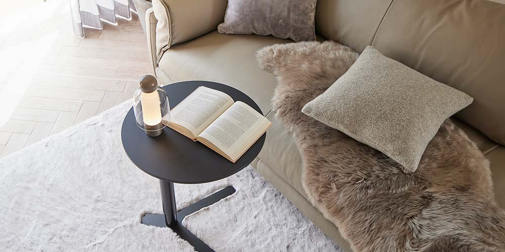 クッションカバー「ペコラ」グレー45cm角のコーディネートイメージ