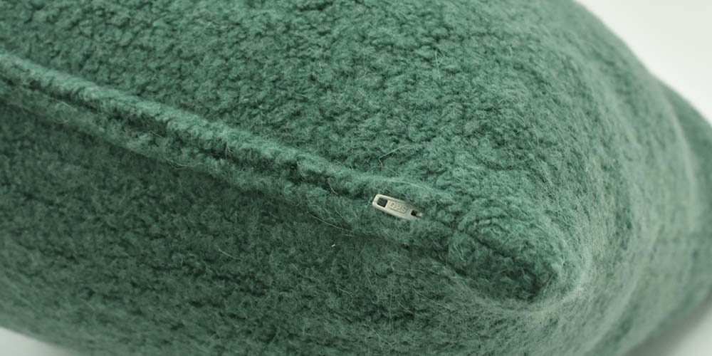 クッションカバー「ペコラ」グリーンのファスナー部分