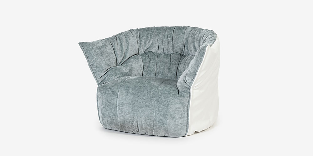 アームチェア「ロゼブリガンタン」1人掛け 幅95cm コンビ張り布＃RE125/RE440の斜め