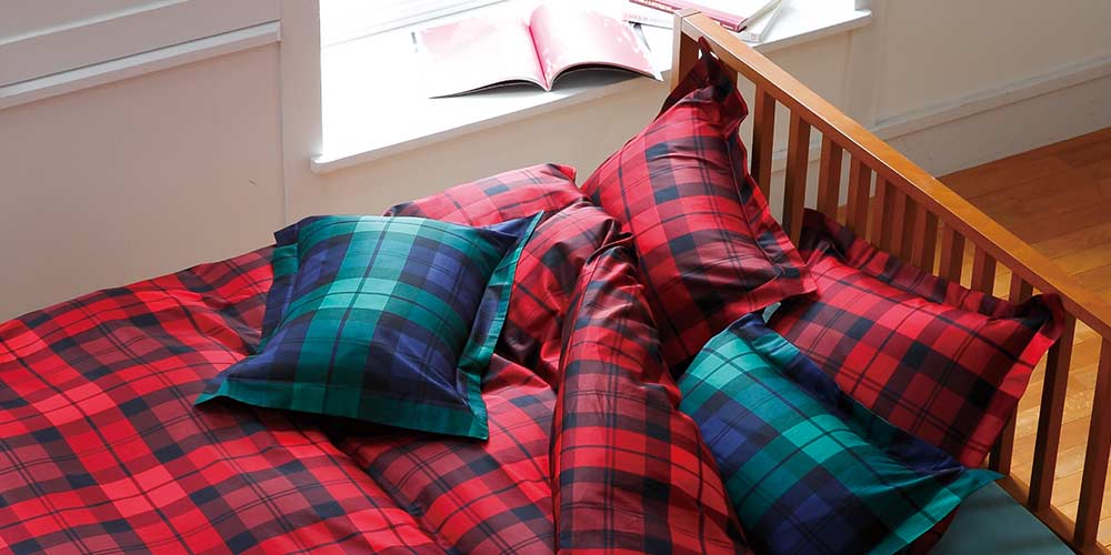 掛け布団カバー「URBANE CASA アレナ」レッドのコーディネートイメージ