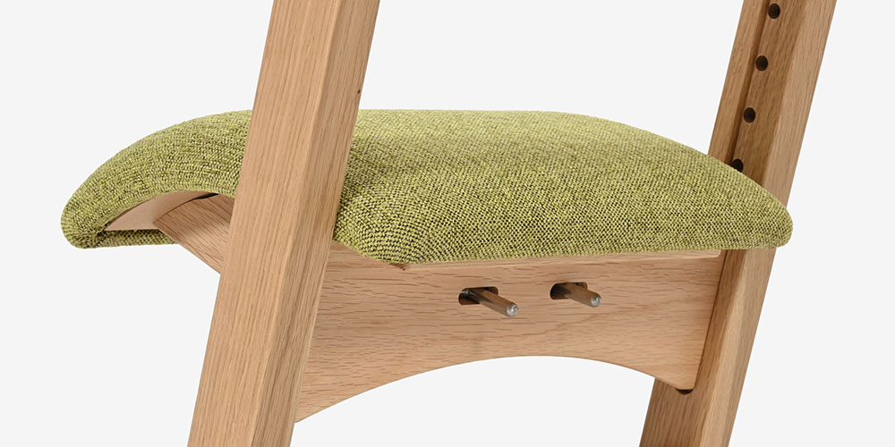 「パロットチェア」の高さ調節レバー