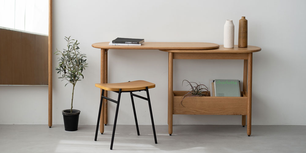 繊細なラインでシンプルなフォルムが際立つスツール「カペル」