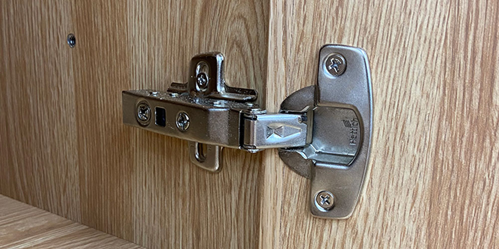 ヘティヒ社製のダンパー丁番