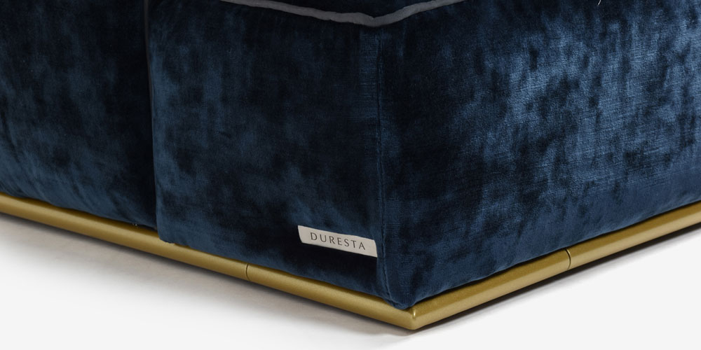 ソファ「Stratus ストラタス」の金属フレーム