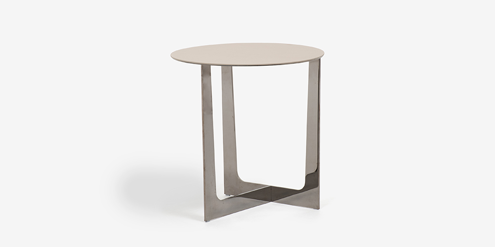 PoltronaFrau（ポルトローナ・フラウ）サイドテーブル「Ilary イラリー H55」丸53cm 革ライトグレー斜めから見た画像