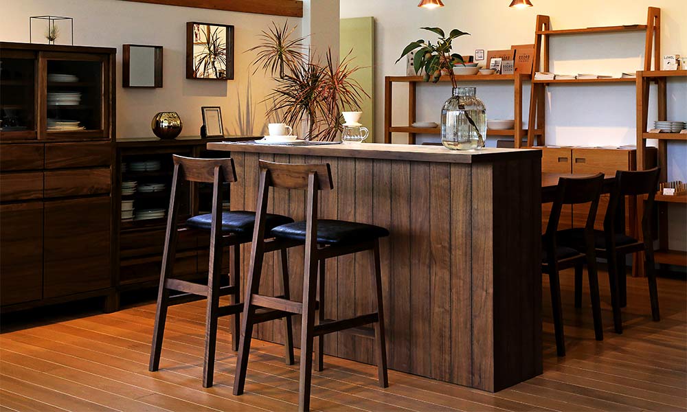 キッチンカウンター「VINE」幅1500 ウォルナット材を使用したイメージ