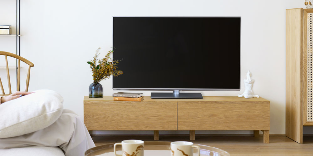 テレビボード「レッチェ」ホワイトオーク材 テレビ設置イメージ