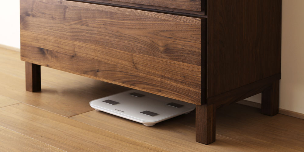 リビングチェスト「レッチェ」幅80cm ウォールナット材の脚部