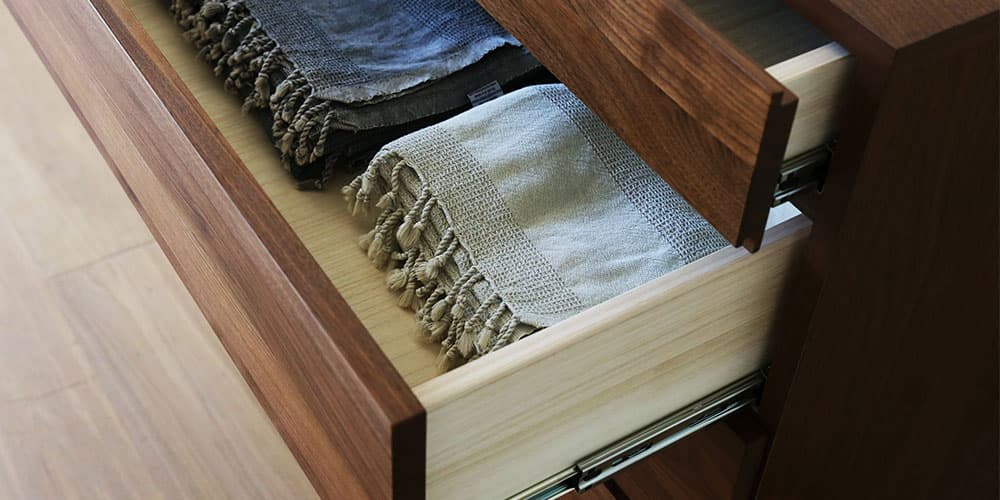 リビングチェスト「レッチェ」幅80cm ウォールナット材の引出し