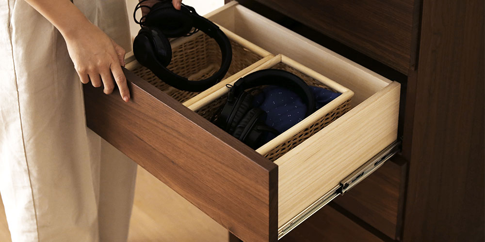 リビングハイチェスト「レッチェ」幅50cm ウォールナット材の引出し