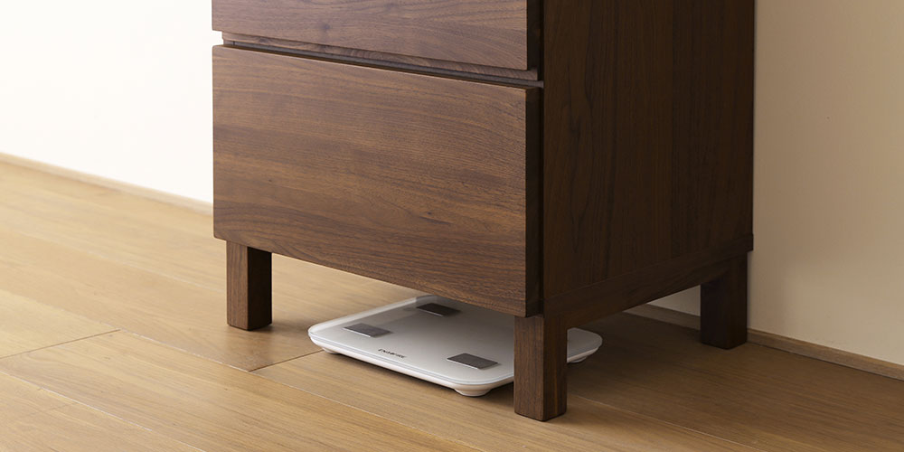 リビングハイチェスト「レッチェ」幅50cm ウォールナット材の脚部