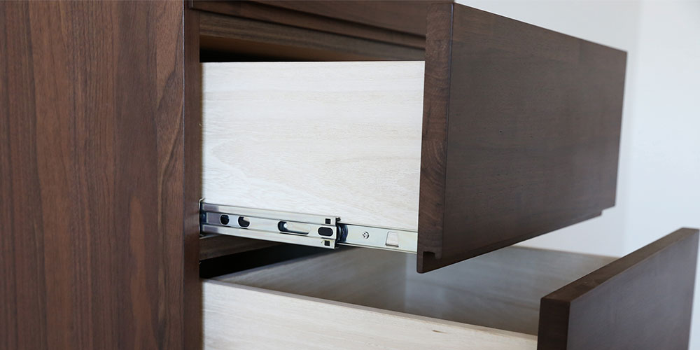 リビングハイチェスト「レッチェ」幅50cm ウォールナット材の引出し