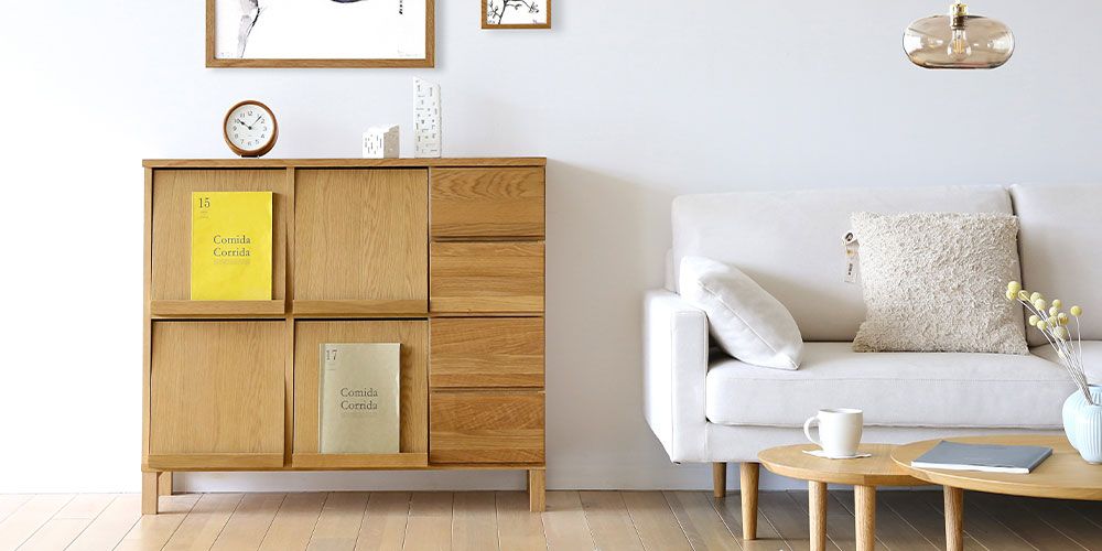 マガジンレコードラック「レッチェ」ホワイトオーク材のコーディネートイメージ