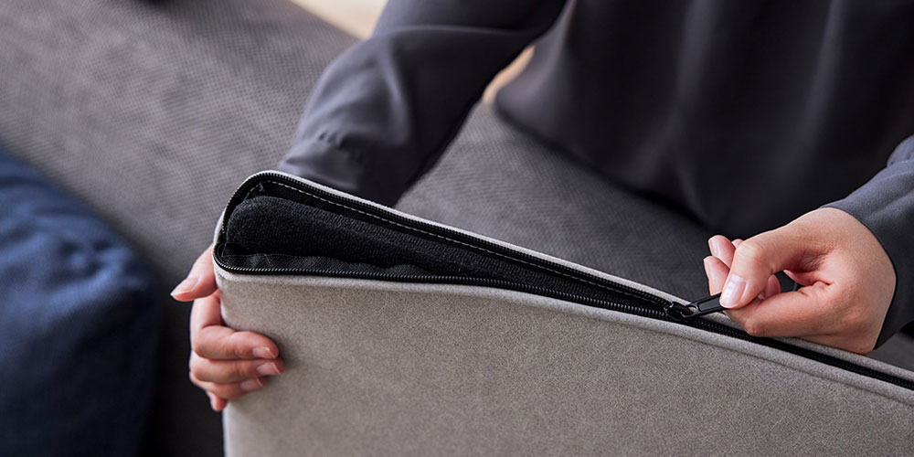 ヘッドレスト「ペットフレンドリー ごろ寝ソファ用」のフレーム部ファスナーアップ