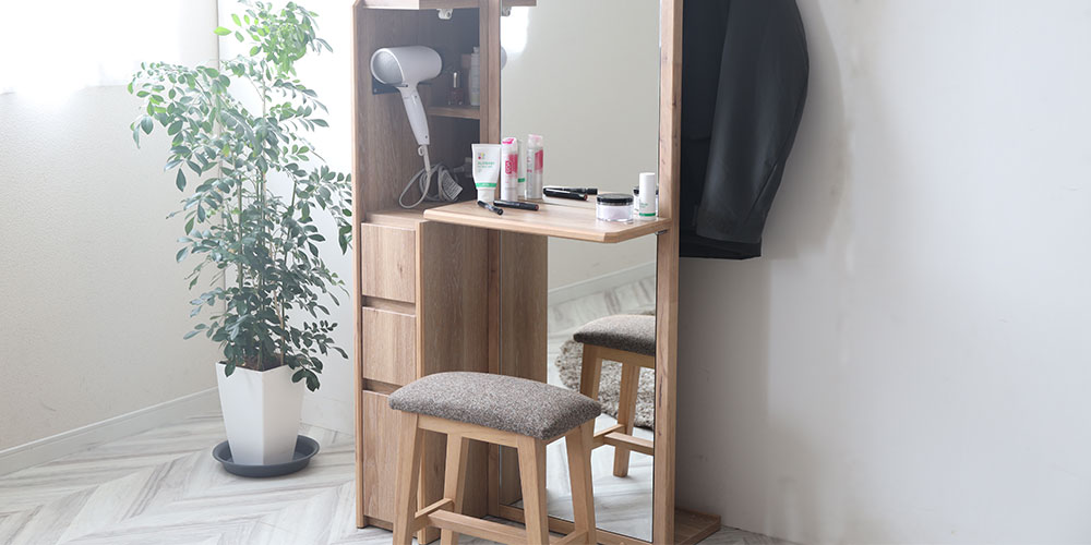 姿見ドレッサー「クラーク」OAK色とスツールを合わせたイメージ