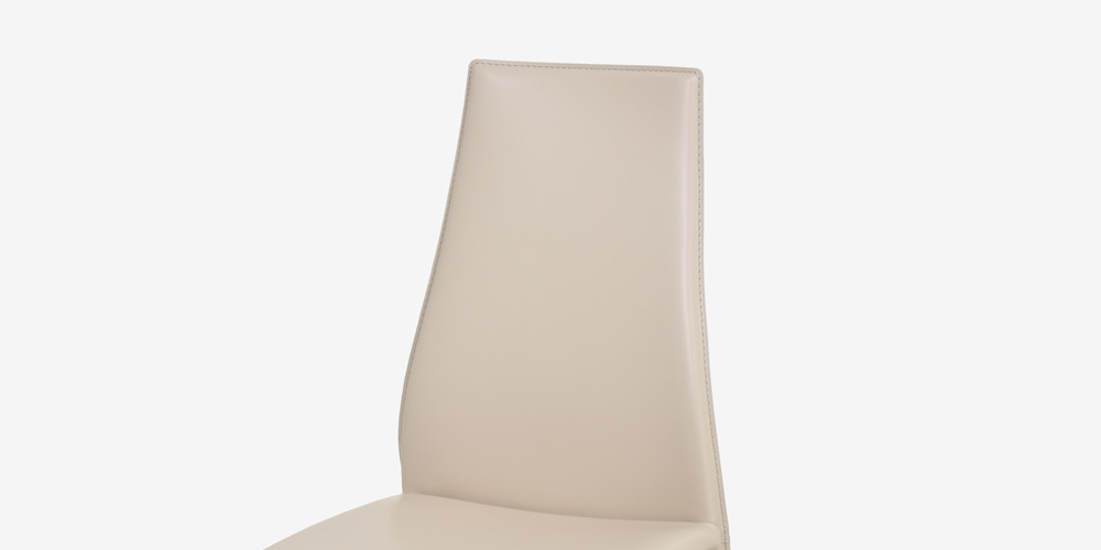 Calligaris（カリガリス）ダイニングチェア「Aida CS1484」革ベージュ色　背面アップ画像