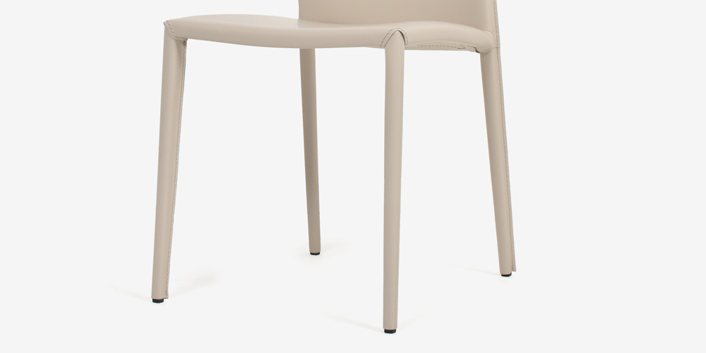 Calligaris（カリガリス）ダイニングチェア「Aida CS1484」革ベージュ色　脚部画像