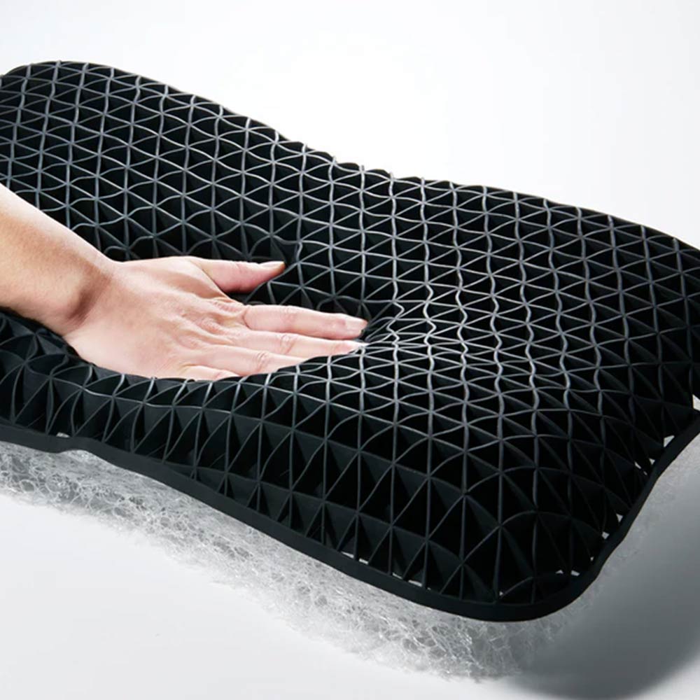 柔らか素材「TPE」と弾力のある「クリスタルファイバー」