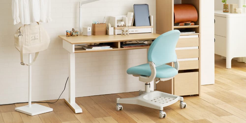 ハイブリッドチェア昇降デスク用とデスクを合わせたイメージ