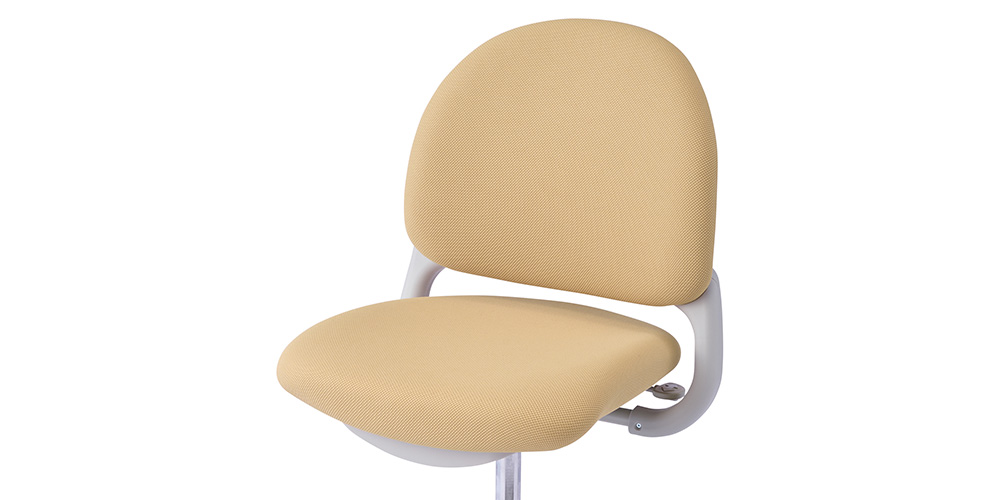 長時間座っても疲れにくいモールドウレタンを使用した背・座クッション