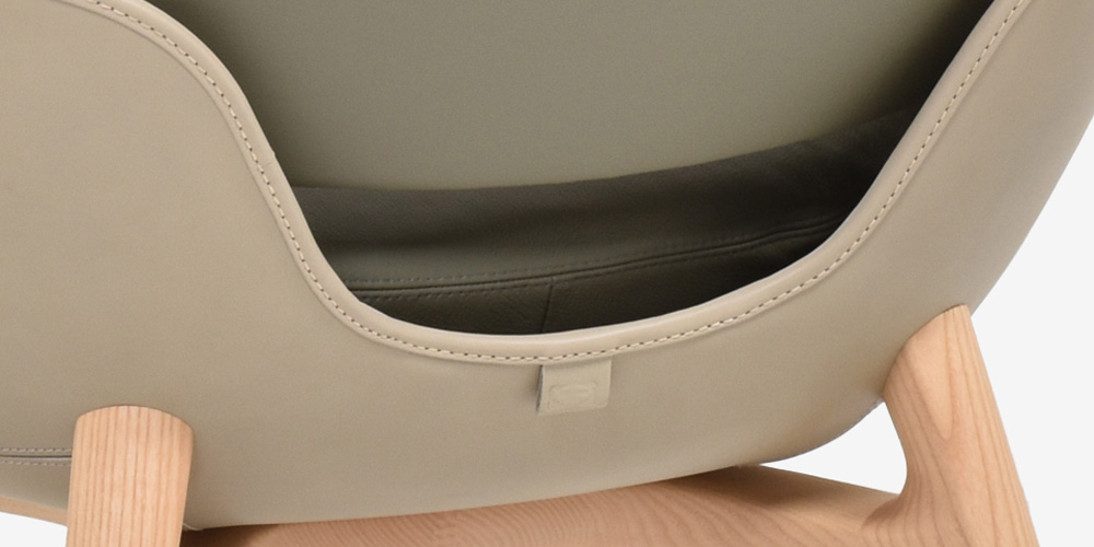 【ステッチ】座面と背もたれ部分を後ろから見た画像　ステッチが施されている