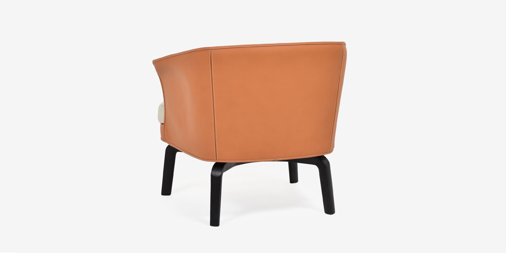 アームチェア「ニヴォラ」の背面