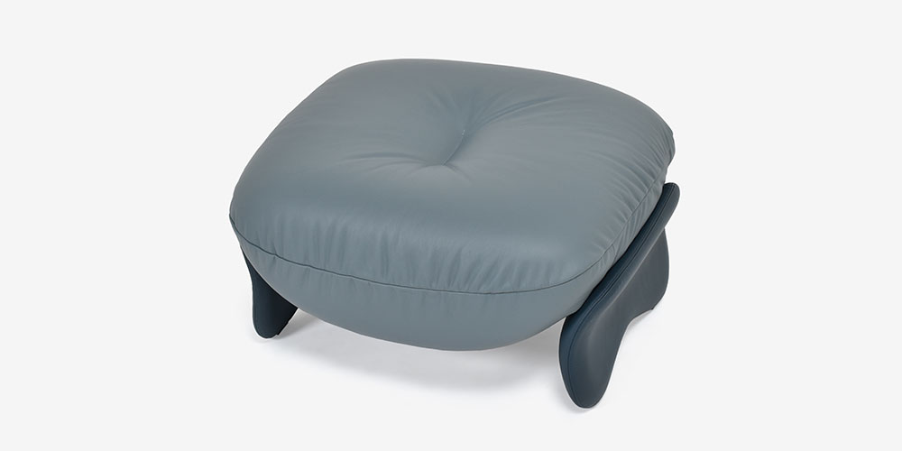 オットマン「スクワッシュ」の上から