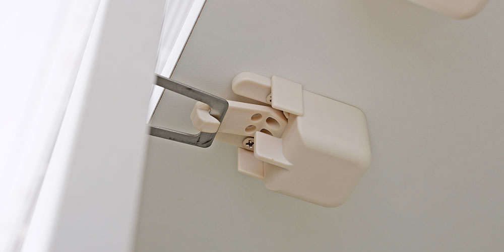 扉の耐震ラッチ