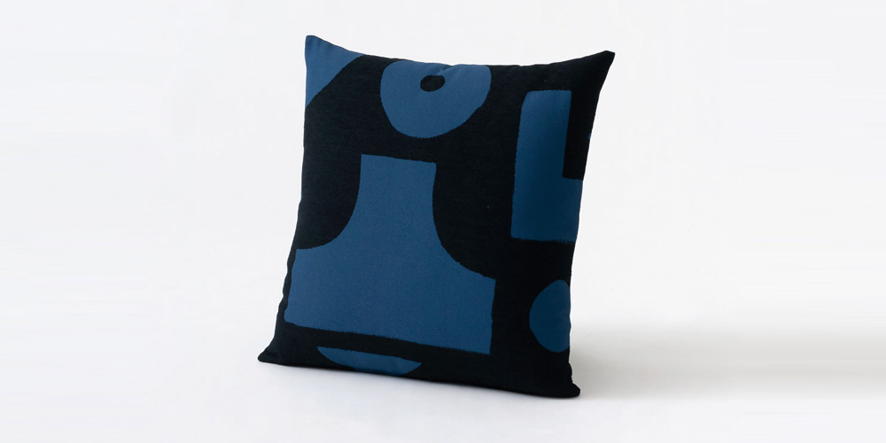 クッション「クツロギ DBU」