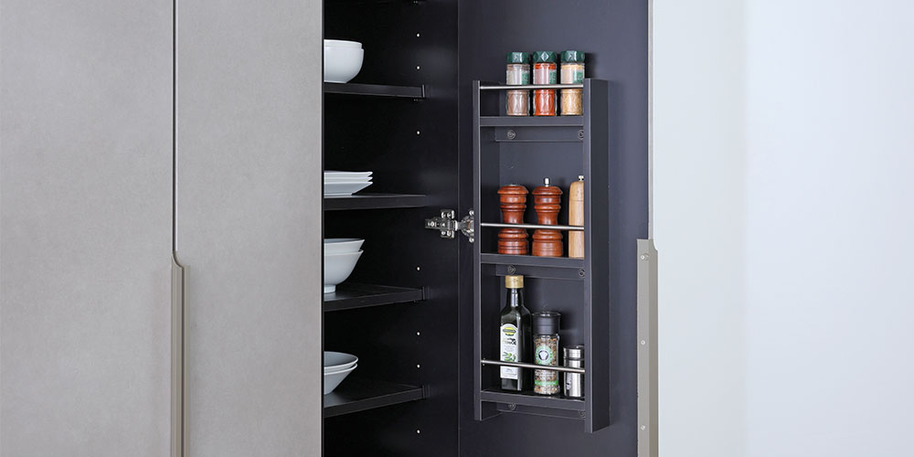 扉裏にストッカー付き