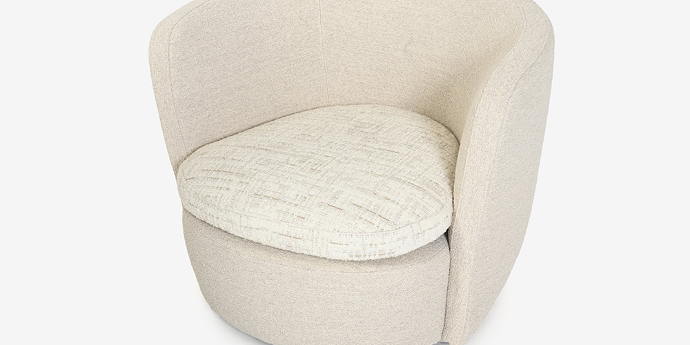 erba（エルバイタリア）アームチェア「ルナ」幅84cm 本体 布ホワイト色 座面 布ベージュ色 座面アップ