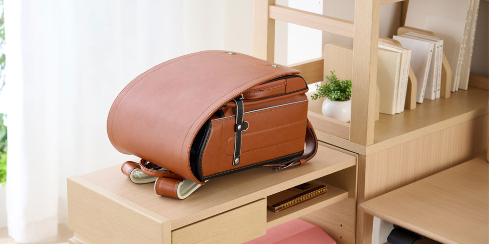 スライドシェルフ「Fit-in DESK」引き出したワゴン上にランドセルを