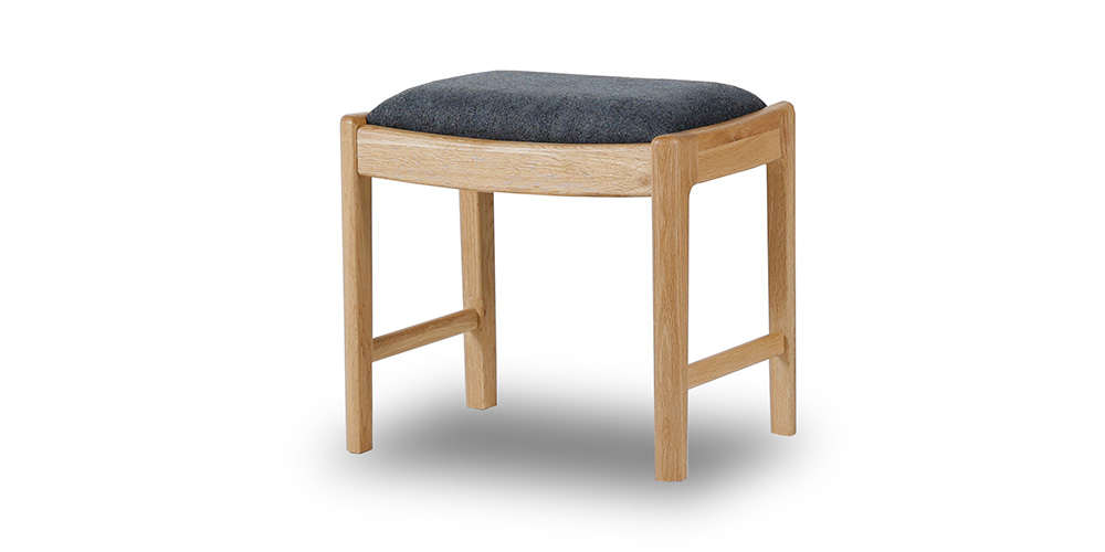 やさしい印象のスツール「リエート2」オーク材NA色
