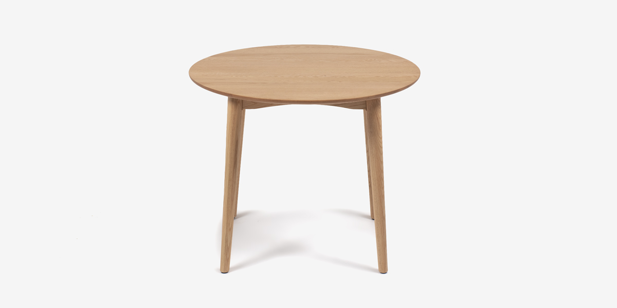 丸みのあるなめらかなデザインと無垢材のぬくもりのダイニングテーブル「シネマ」